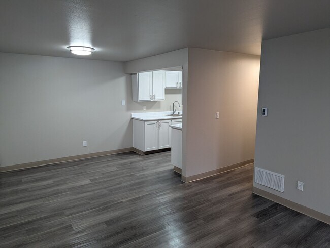 2x1 F-J J108 floor plan